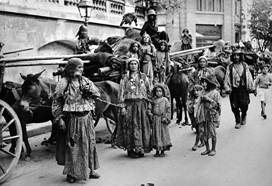 Batı Avrupa'da bir Roman kafilesi.