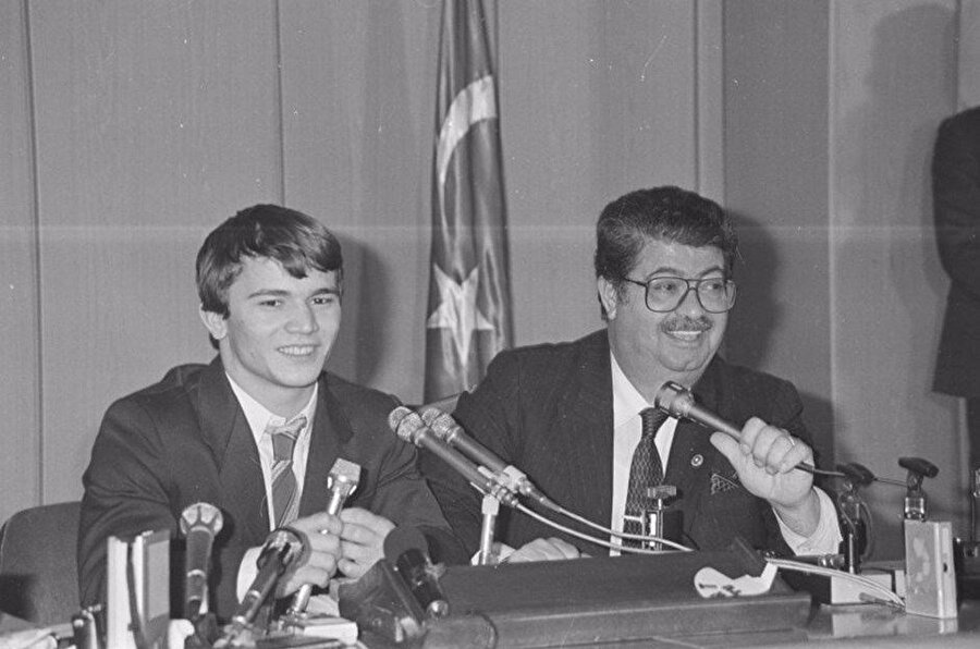 Turgut Özal ve Naim Süleymanoğlu.