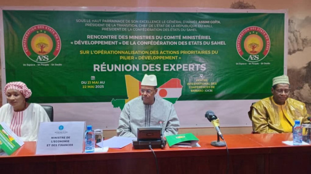 Le Mali, le Burkina Faso et le Niger lancent la Banque confédérale pour l’investissement et le développement pour mobiliser des financements en faveur des infrastructures clés.